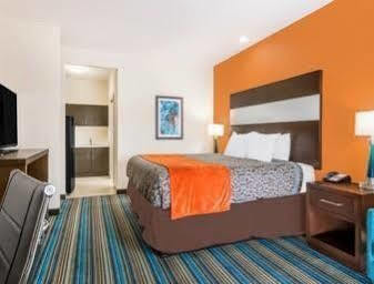 Days & By Wyndham Hotel Katy